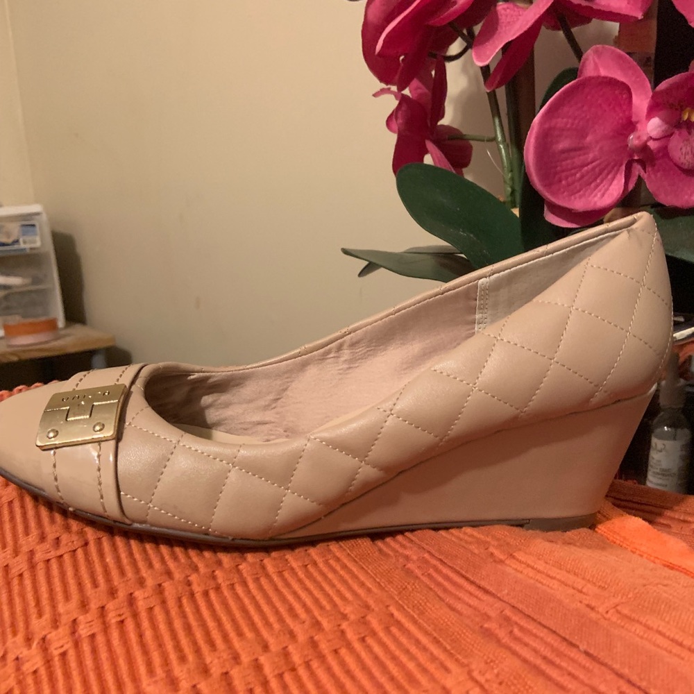 Unisa low wedge heels very comfortable!